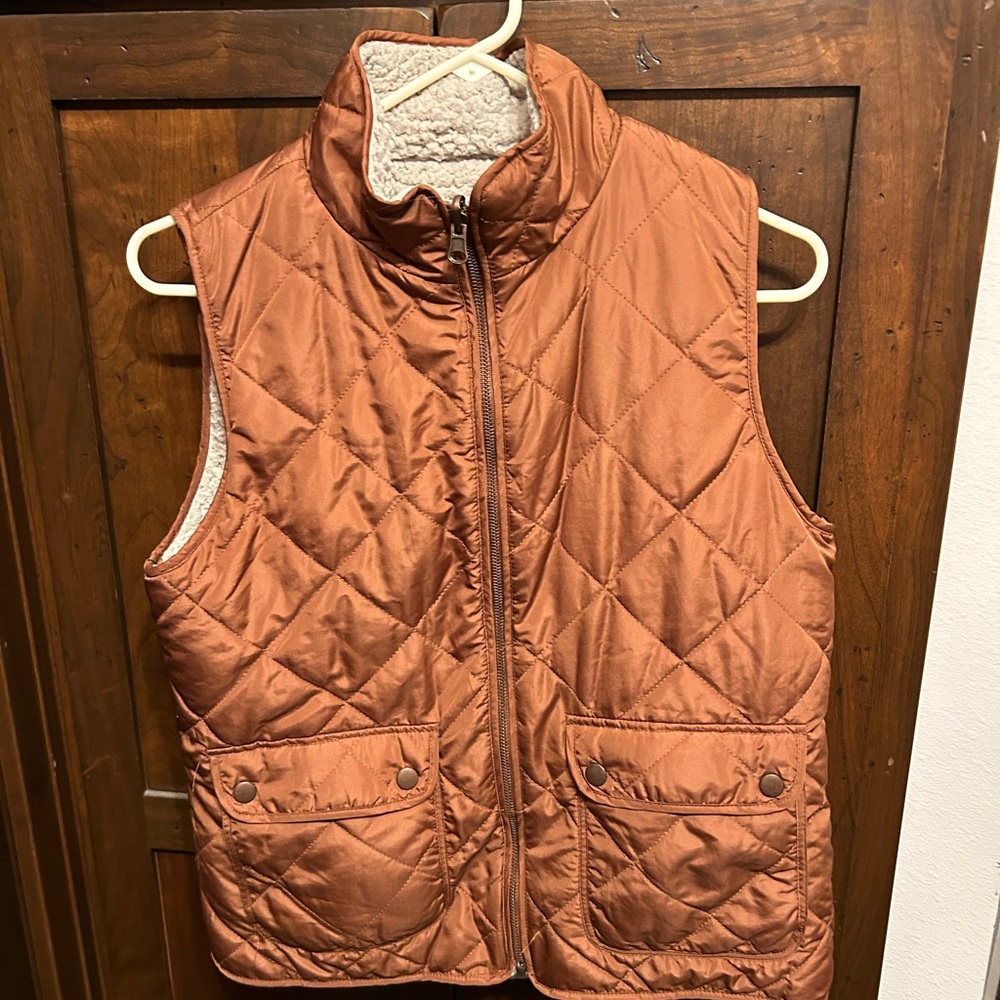 Thread & Supply Sherpa Denver Style Vest in Amber Brown with Cream Sherpa Lining